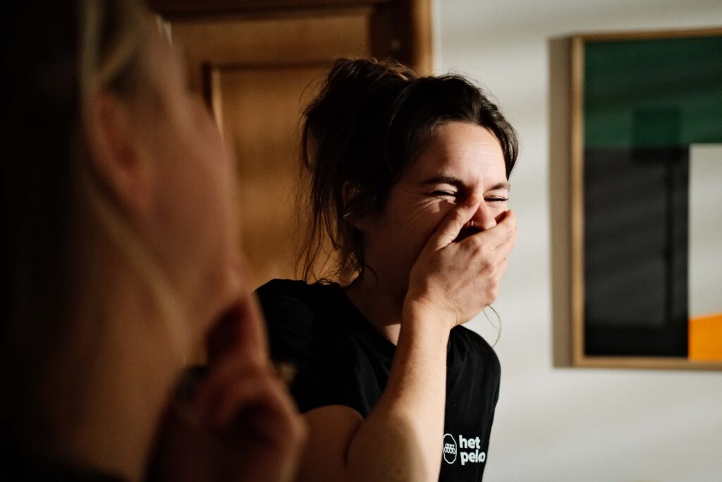 Eindejaarsvideo productie Barco Cinema: crew en acteur klaar voor een nieuwe take